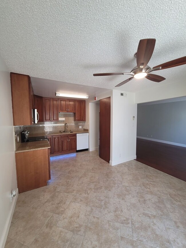 Foto del edificio - Charming 2-Bed, 1.5-Bath Concord Condo wit...