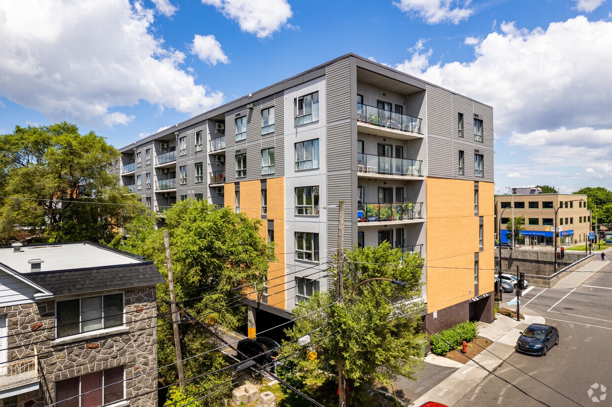 The Quartz 6500 Décarie Montréal, QC