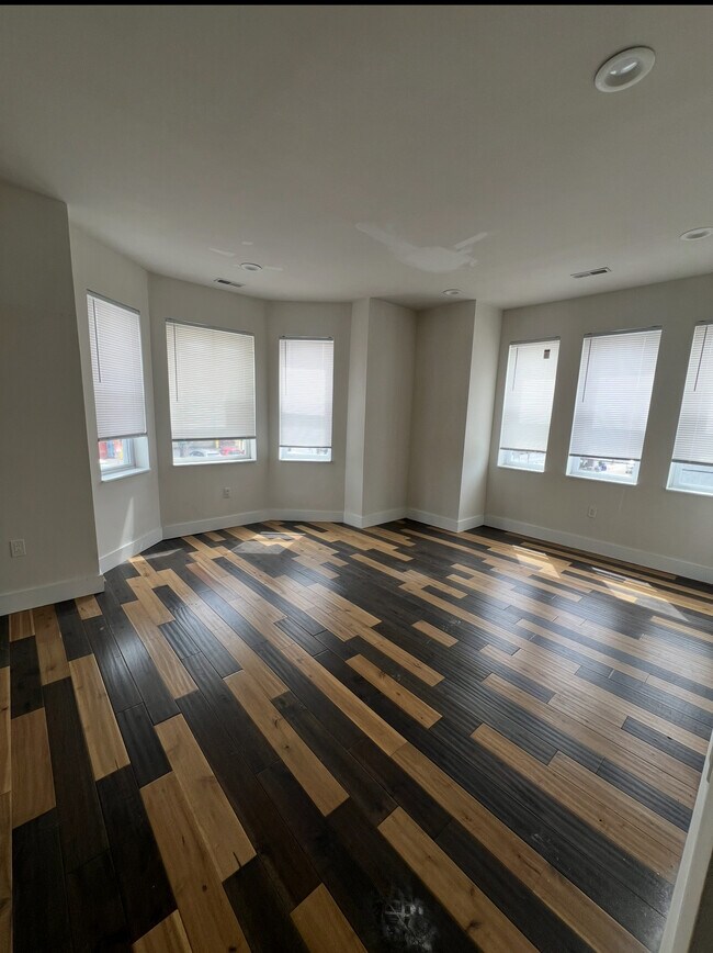 Master Bedroom - 2633 W Allegheny Ave