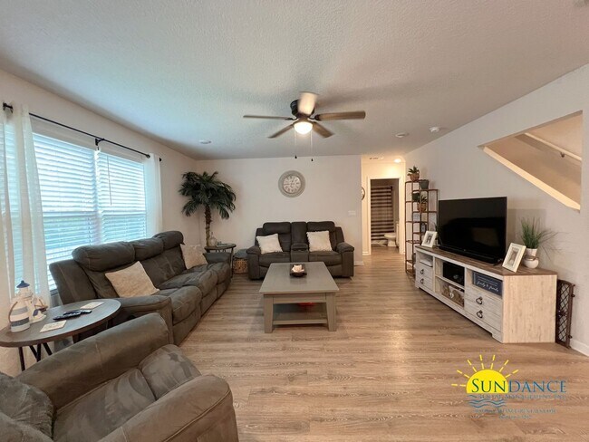 Foto del edificio - Stunning 5 Bedroom Home in the New Lakerid...