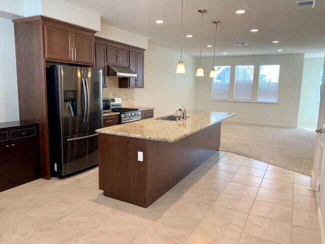Building Photo - 262 Wild Rose Way