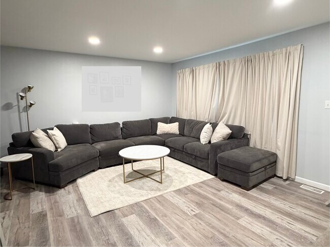 Foto del edificio - 654 Maple Ln