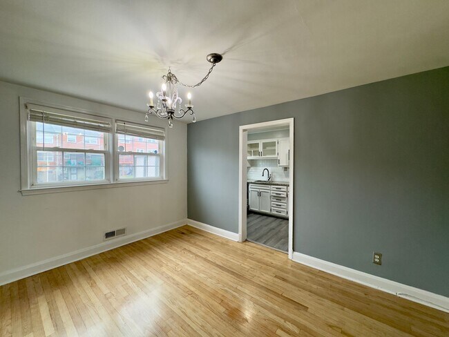 Building Photo - Charming 3Bed/1.5 Bath in West Emondale Ne...