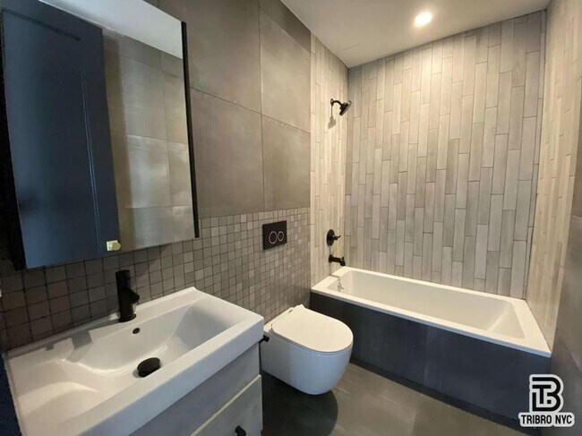 Foto del edificio - 4 bedroom in Brooklyn NY 11215