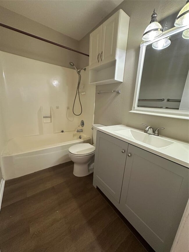 Building Photo - 1210 Hi Stirrup