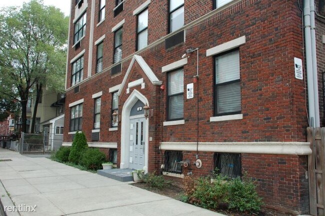 Building Photo - 34 Park St