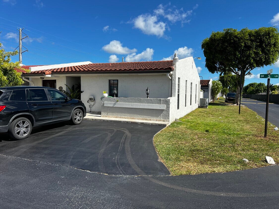 Foto del edificio - 9466 SW 5th Ln