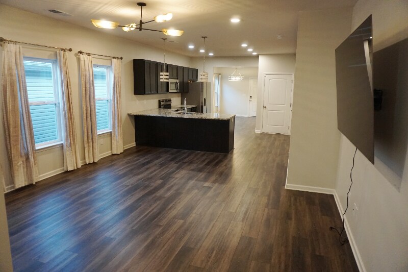 Foto del edificio - 2221 Silverton Dr