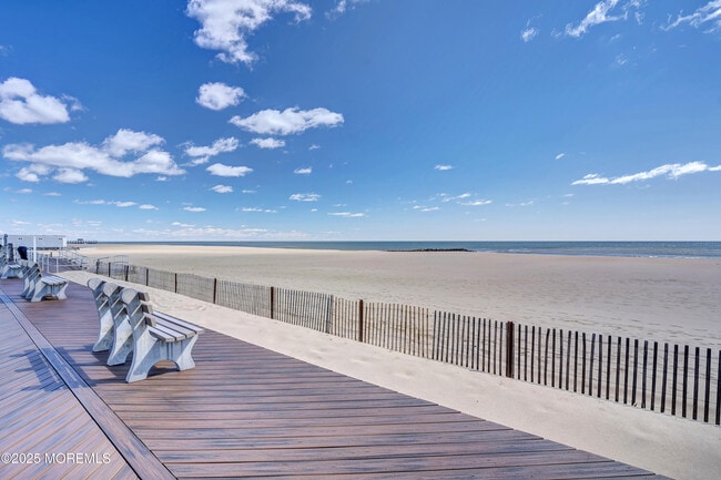 Foto del edificio - 1304 Ocean Ave N