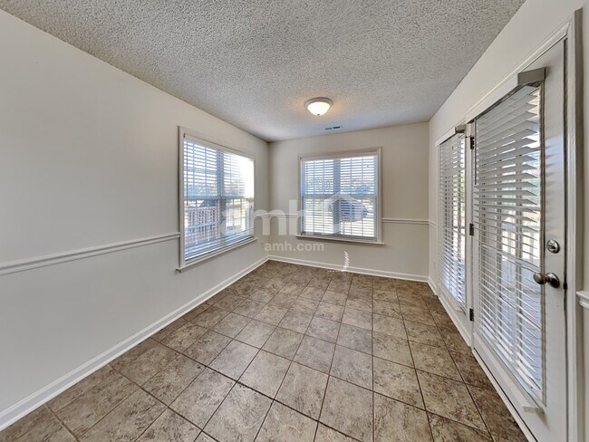 Foto del edificio - 5464 Grand Traverse Dr