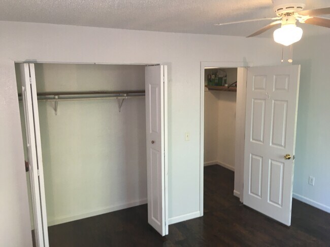 Armario de dormitorio más grande - 1730 N Golden Hills Dr