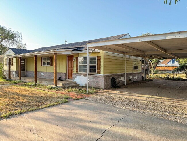 Building Photo - 3221 Emory St