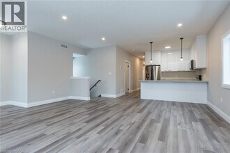 Building Photo - 32 Third Ave