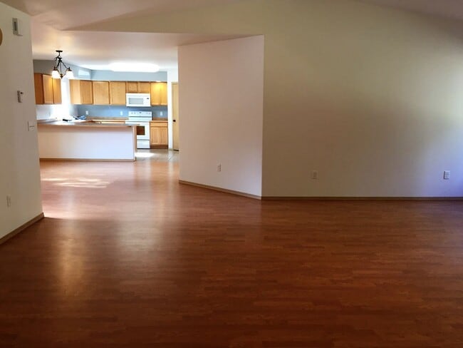 Building Photo - 3 br, 2 bath House - 1230 Bobbet