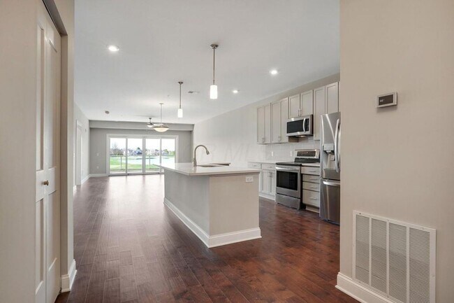 Building Photo - Luxury 1st Floor Condo Overlooking Little Turtle Country Club Golf Course