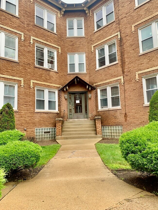 Building Photo - 4816 W Hutchinson St