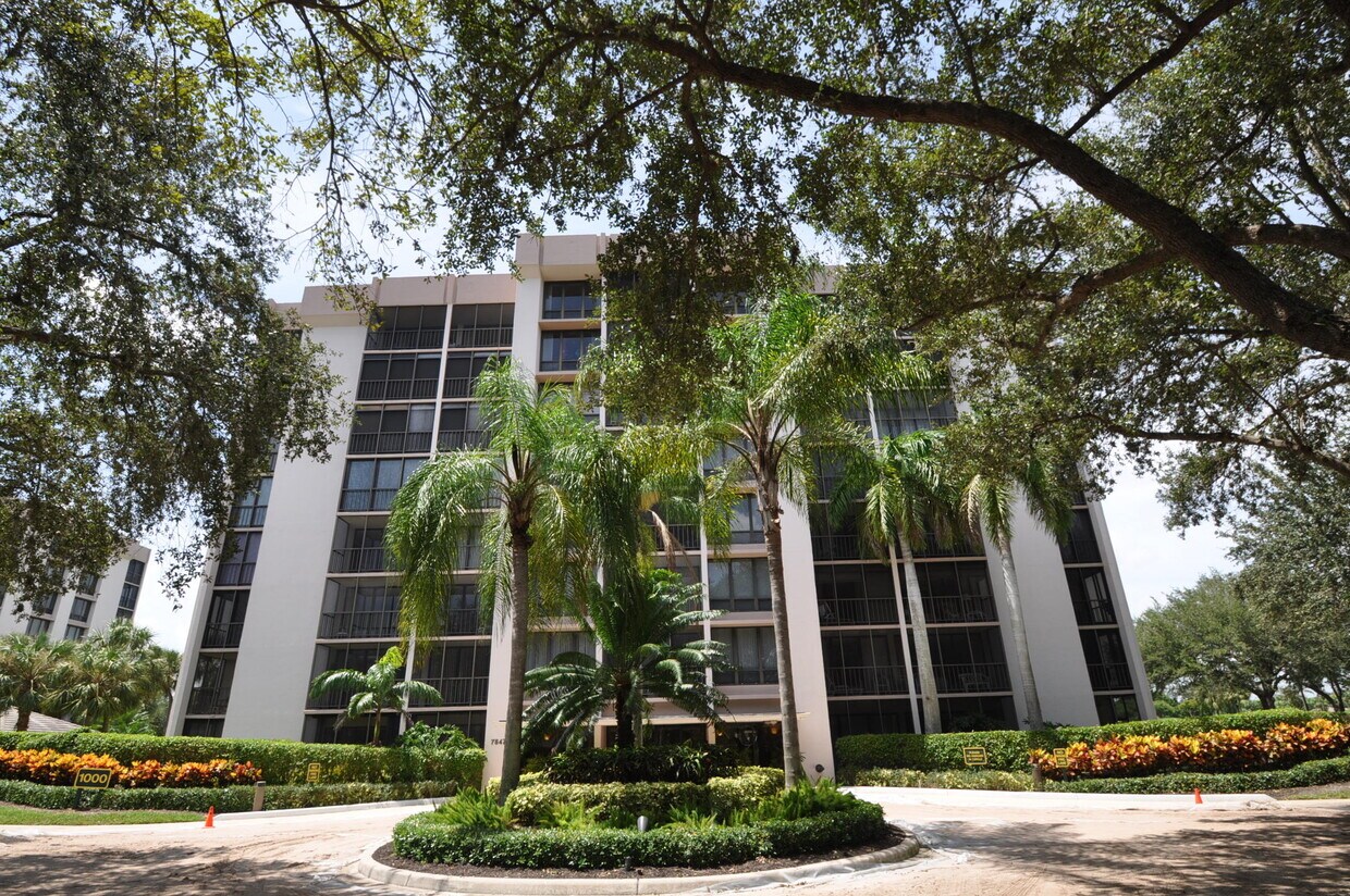 Foto principal - 7847 Lakeside Blvd