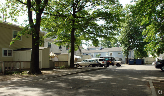 Building Photo - Pynchon & Edgewater Apartments