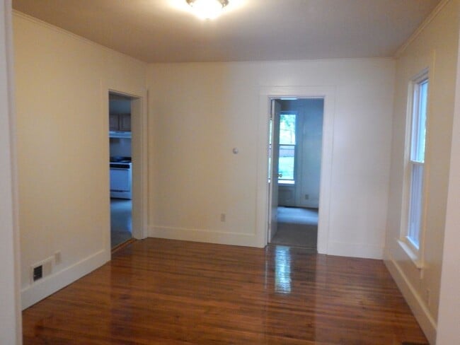 Building Photo - 417 Cherry St
