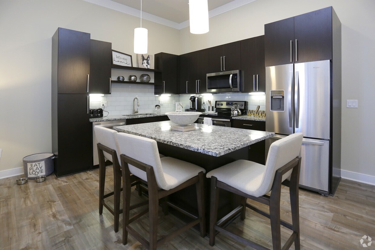 Westwood Green Apartments in Lakewood, CO