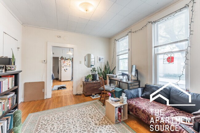 Building Photo - 1100 W Wolfram St