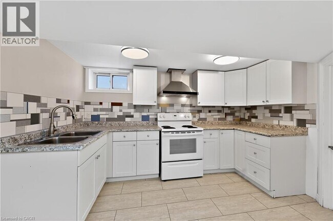 Photo du bâtiment - 380 E 18th St