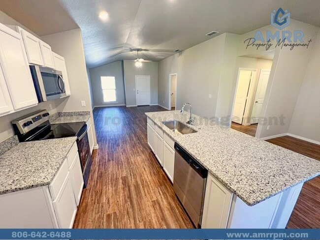 Building Photo - 3 Bedroom Home Available For Spring Pre-Lease