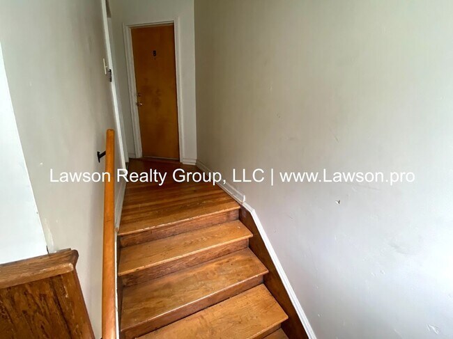 Building Photo - 1415 Clarke Ave SW