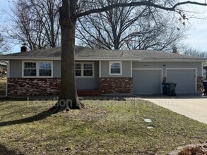 Building Photo - 2909 Moccasin Dr