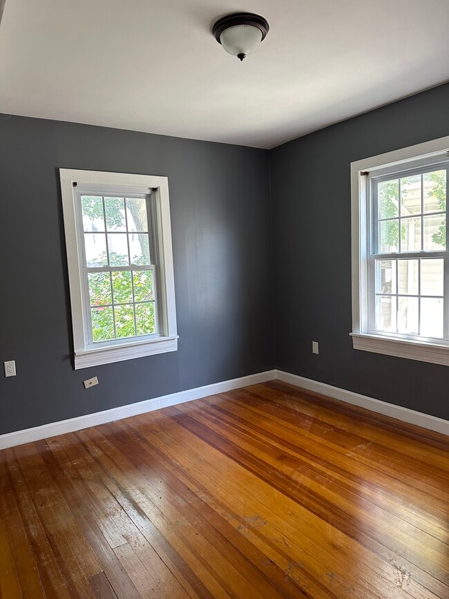 Building Photo - 134 Elm St