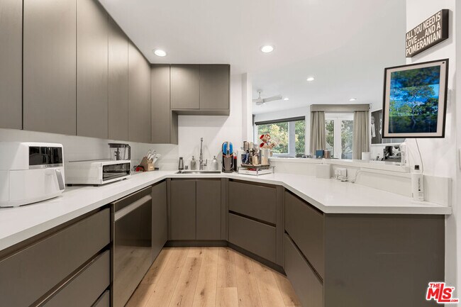 Foto del edificio - 8601 West Knoll Dr