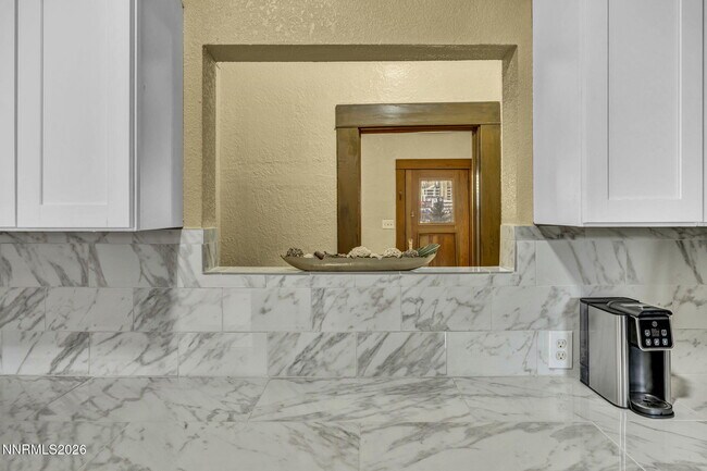 Foto del edificio - 35 W 8th St