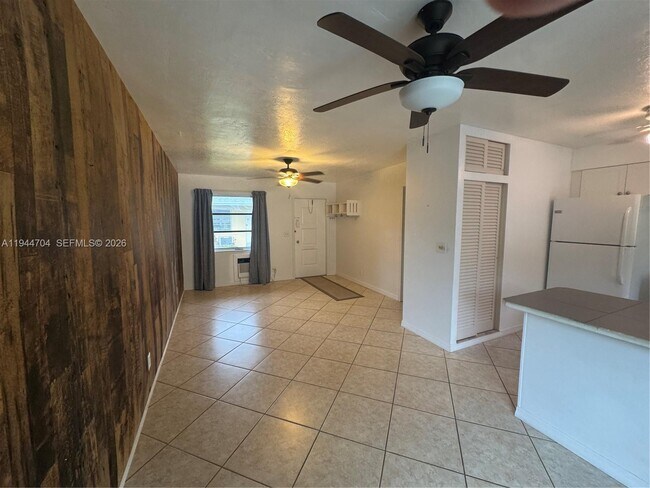 Foto del edificio - 2241 Monroe St