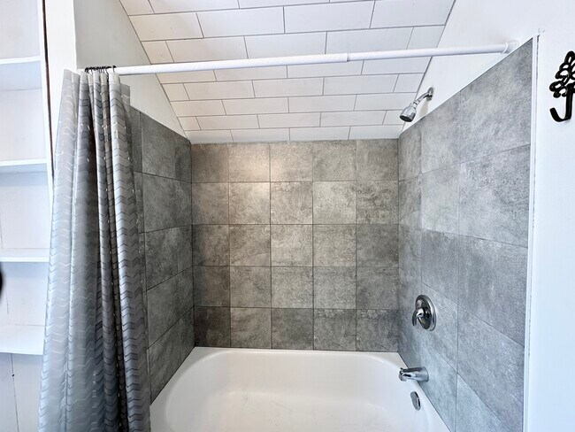 Photo du bâtiment - 74 Adelaide St S