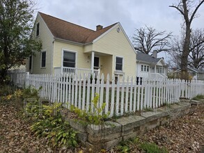 Building Photo - 1059 16th St NE