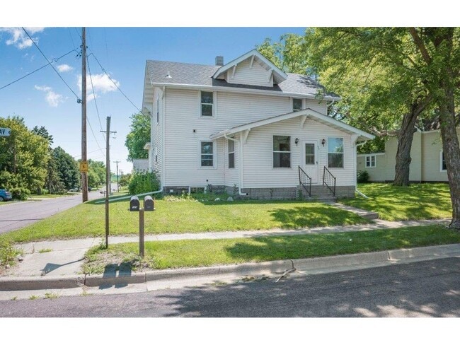 Building Photo - 857 Bradley Ave