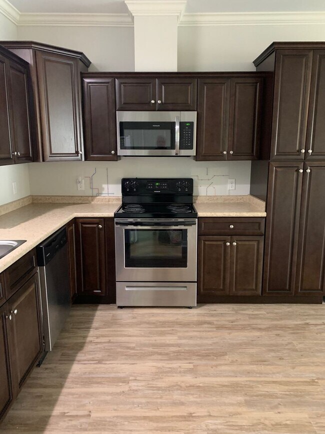Foto del edificio - Yorktown Place-Gated Townhome Community-Tibet Ave.