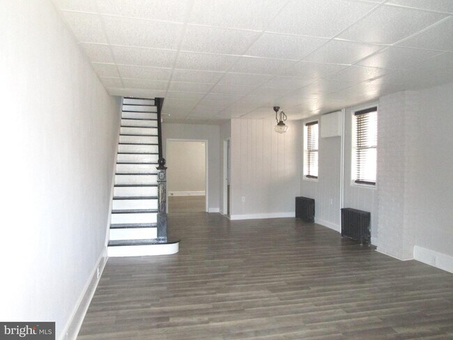 Building Photo - 4550 E Stiles St