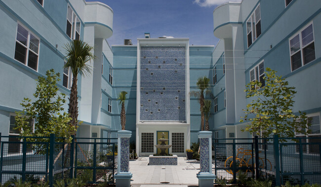 NOW LEASING- 1BR in a 2BR, both Males and Females - Deco '39 Luxury Apartments