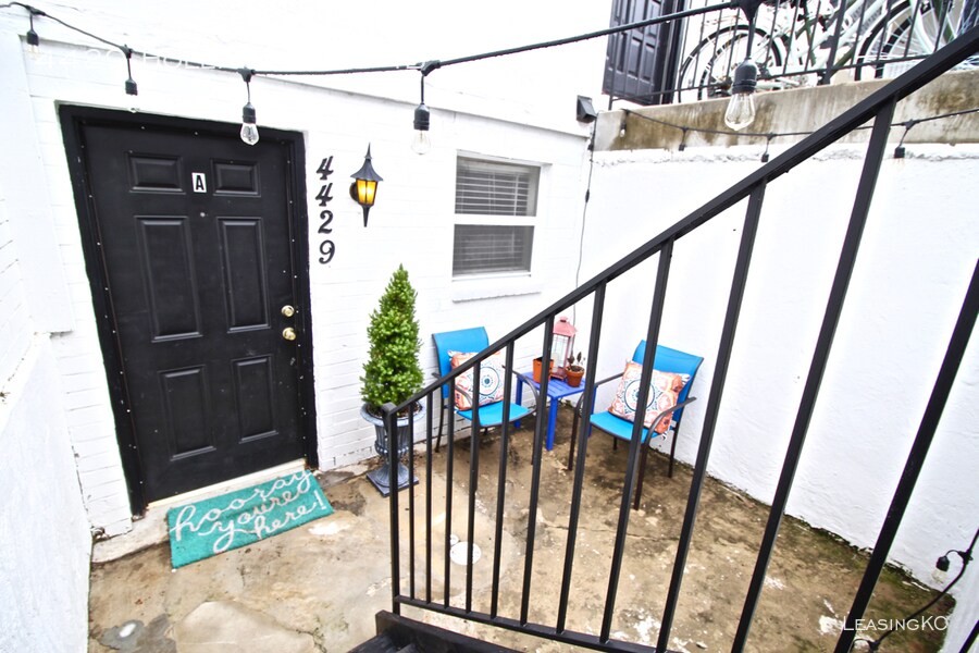 Primary Photo - Rare four bedroom apartment on the Plaza!