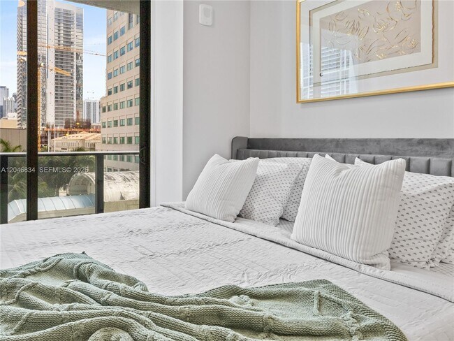 Foto del edificio - 121 NE 5th St