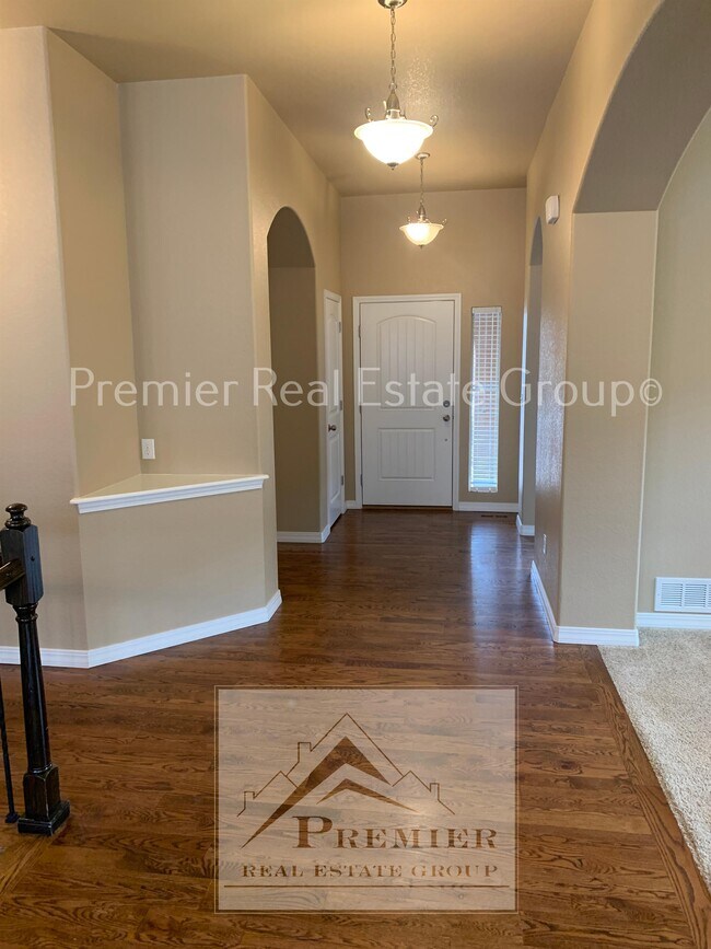 Building Photo - 5948 Revelstoke Dr