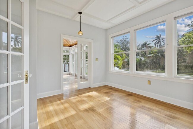 Foto del edificio - 555 18th Ave NE