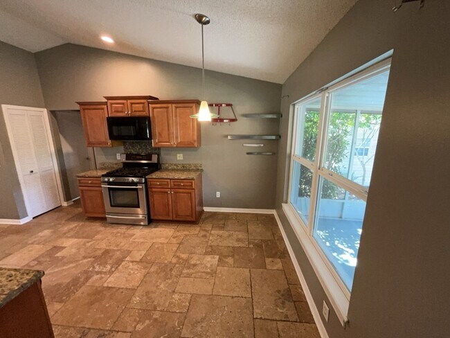 Building Photo - 15908 Lake Orienta Ct