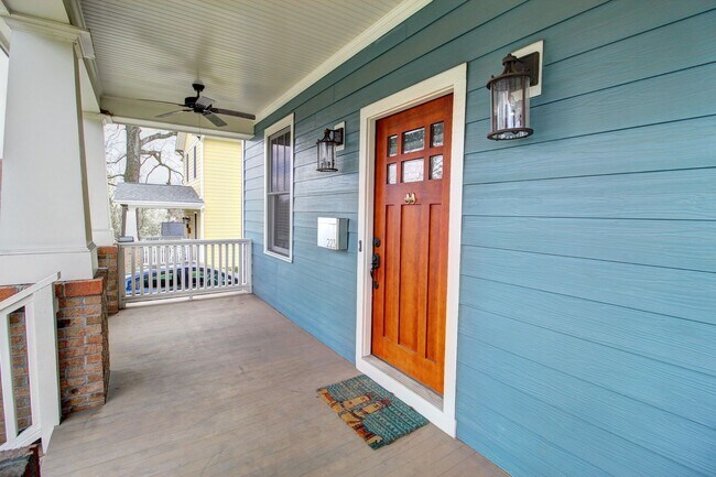 Foto del edificio - Beautifully Spacious 3bd/2.5ba Home Just M...