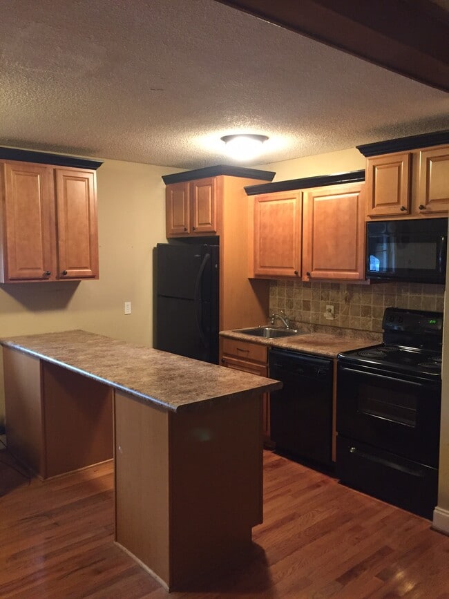 Building Photo - 1443 Fernwood Glendale Rd