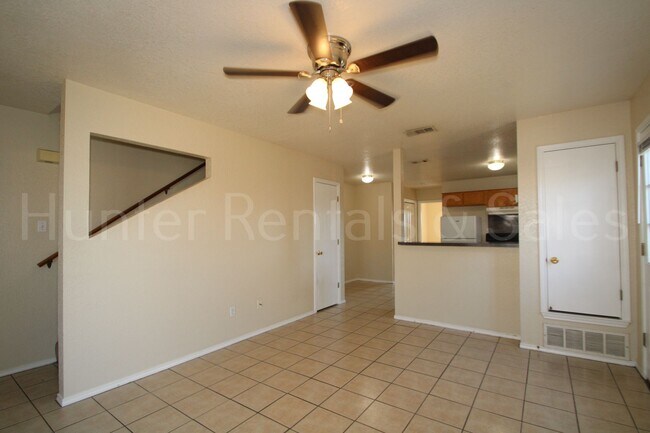 Foto del edificio - Three Bedroom Beauty!