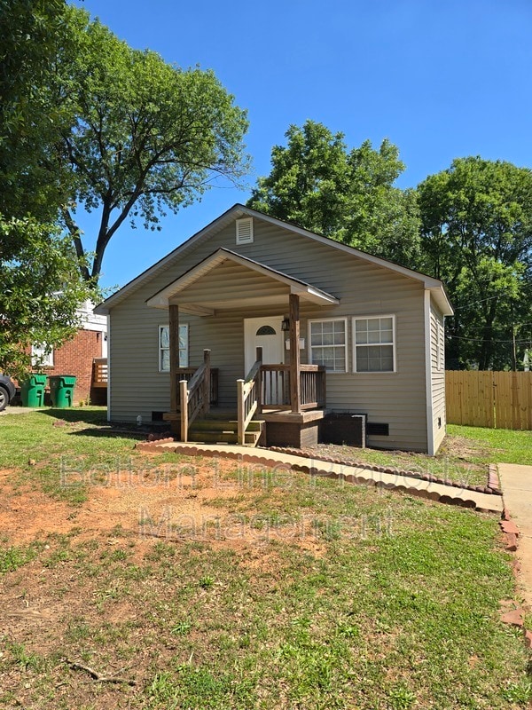 Building Photo - 1017 Rodey Ave