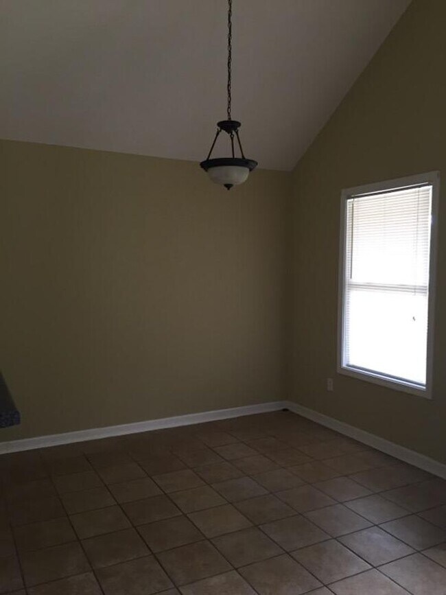 Building Photo - 3 BD/2 BA