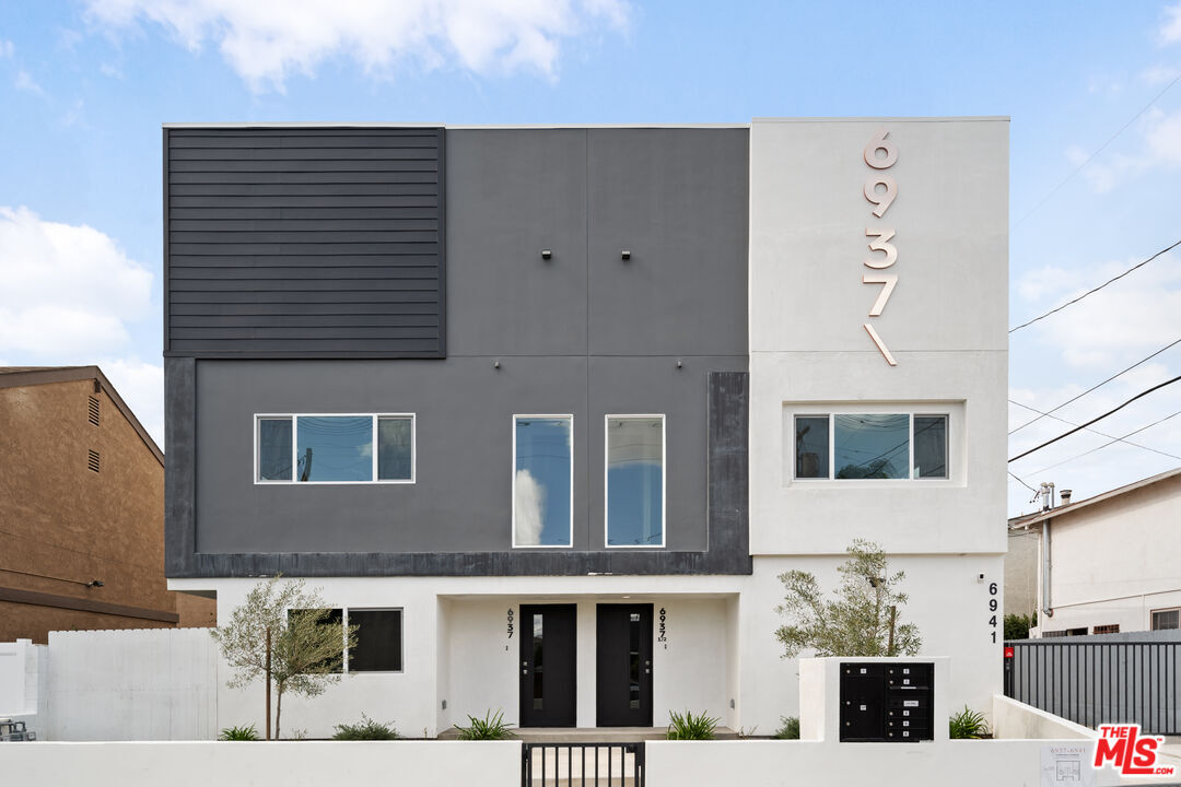 Foto principal - 6941 1/2 Simpson Ave